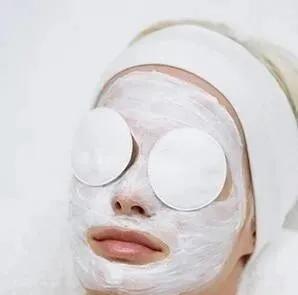 面膜敷完到底要不要洗？一次说清贴片面膜的正确用法